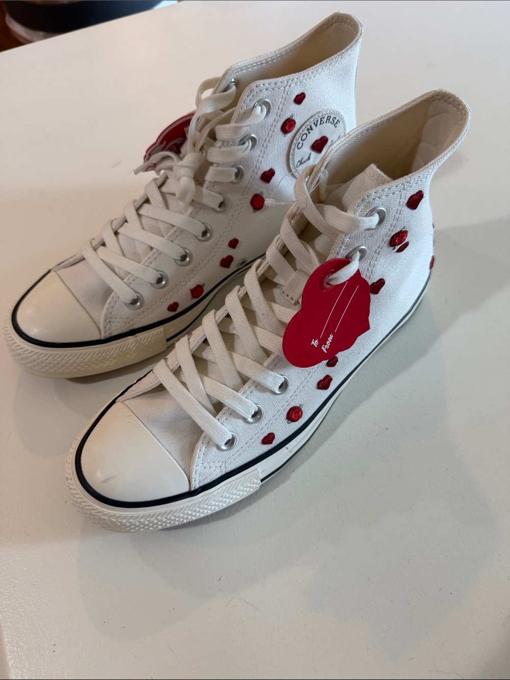 Converse High Top Sneakers Embroidered Valentines Hearts Sz 9 SEE PICS. Bag5